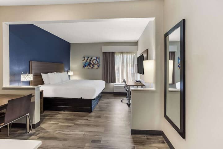 Room 12 of 33