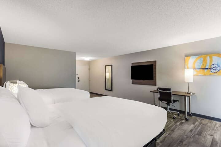 Room 9 of 33