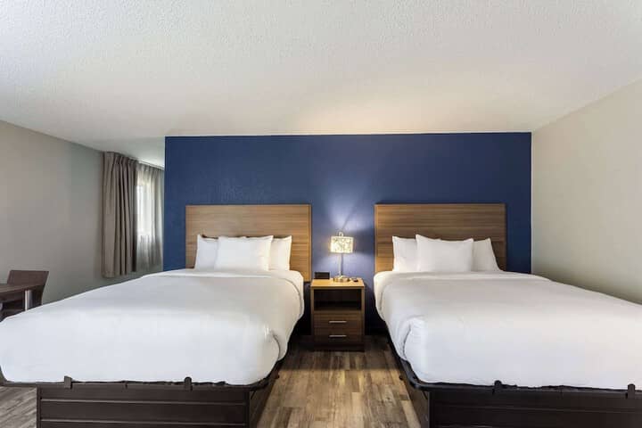 Room 7 of 33