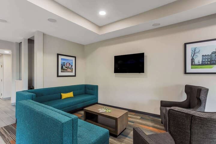 Hotel Interior 4 of 33