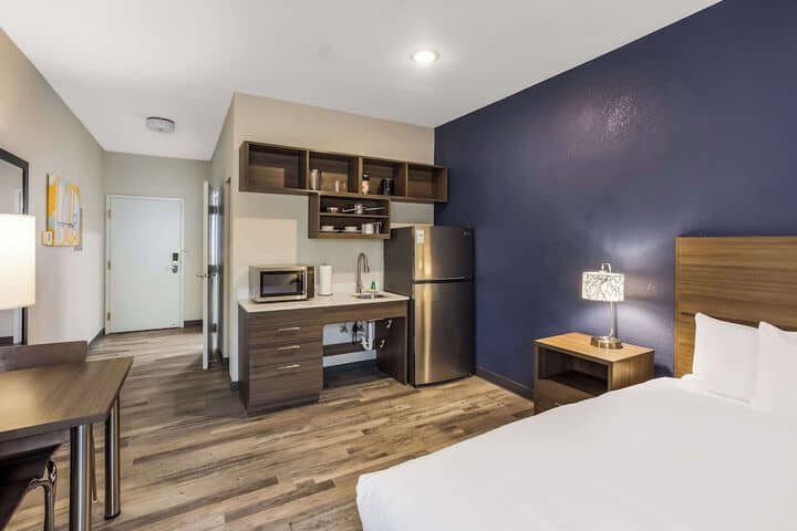 Room 17 of 33