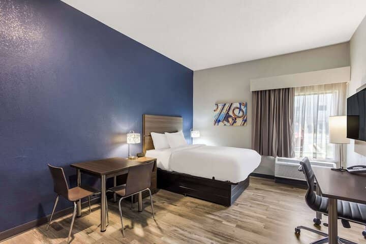 Room 10 of 33